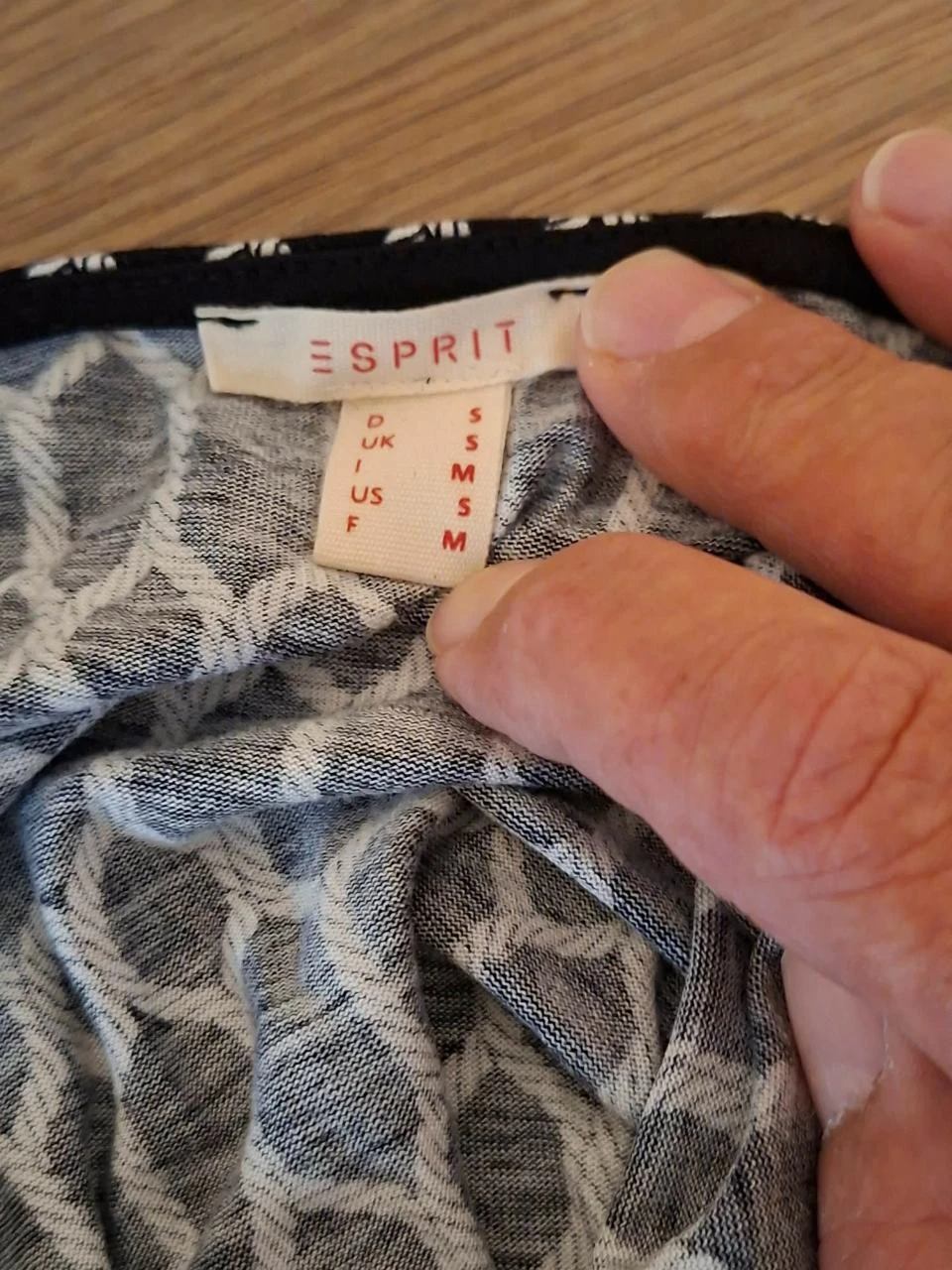 Esprit Top com mangas compridas e decote em V – photo 3